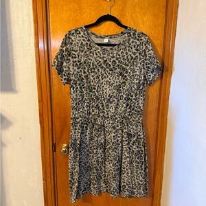 Old Navy Black and Gray Leopard Tee Dress Size XL